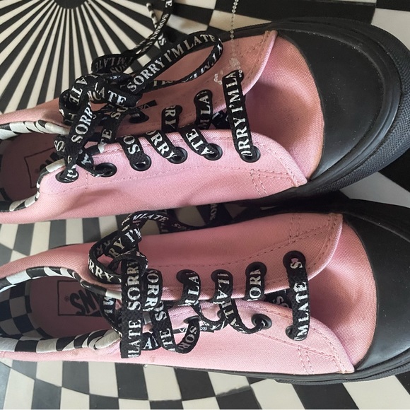 Lazy Oaf x Vans “Sorry I’m Late” pink shoes - Picture 2 of 7